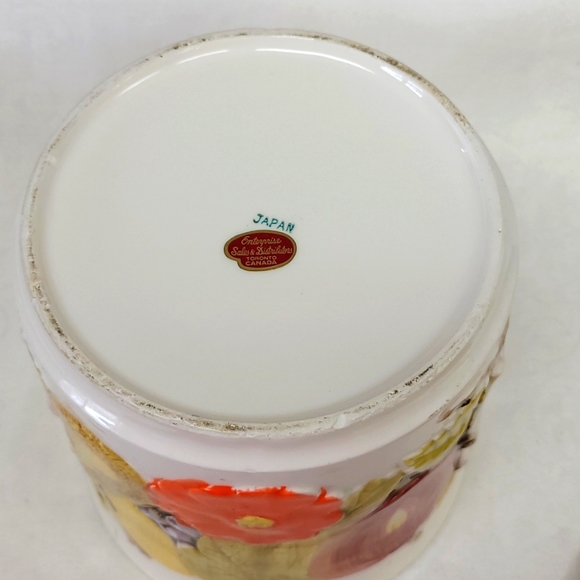 - Vintage hand-painted floral 2D design ceramic made in Japan cookie jar - Picture 4 of 13